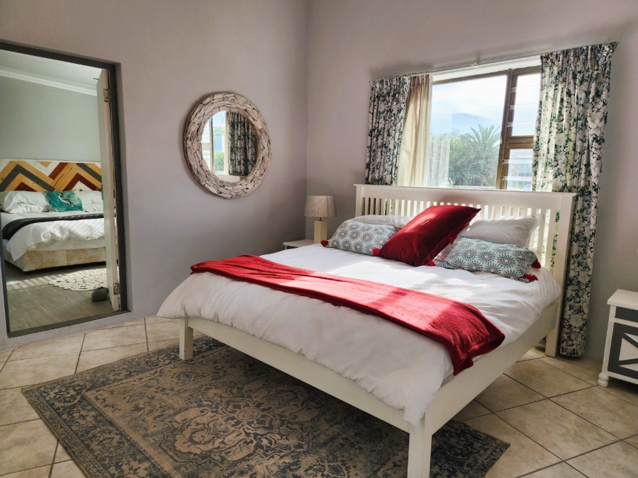 6 Bedroom Property for Sale in Kleinbaai Western Cape